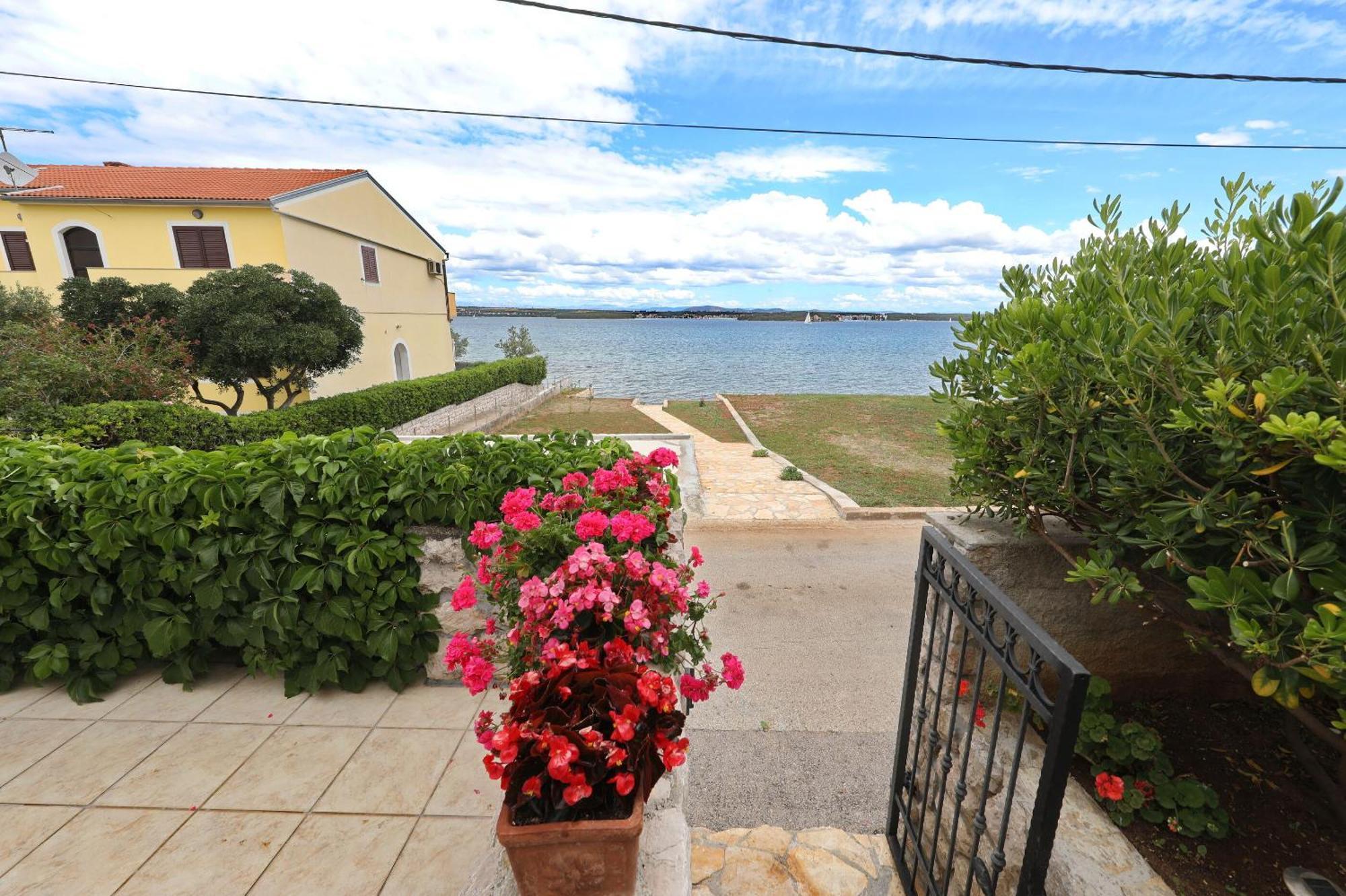 Apartment Blazenka - 20M From The Sea Tkon Exterior photo